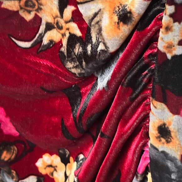 Vince Camuto Velvet Floral Ruched Short Sleeve Dress Size 2 - Picture 8 of 13